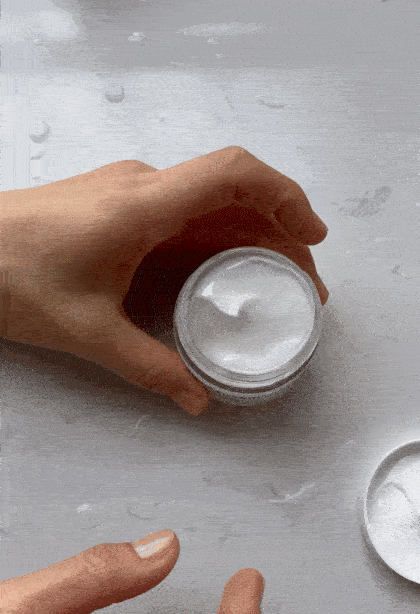 TOPICAL SKIN Rejuvenating Moisturizer with Niacinamide - product application.